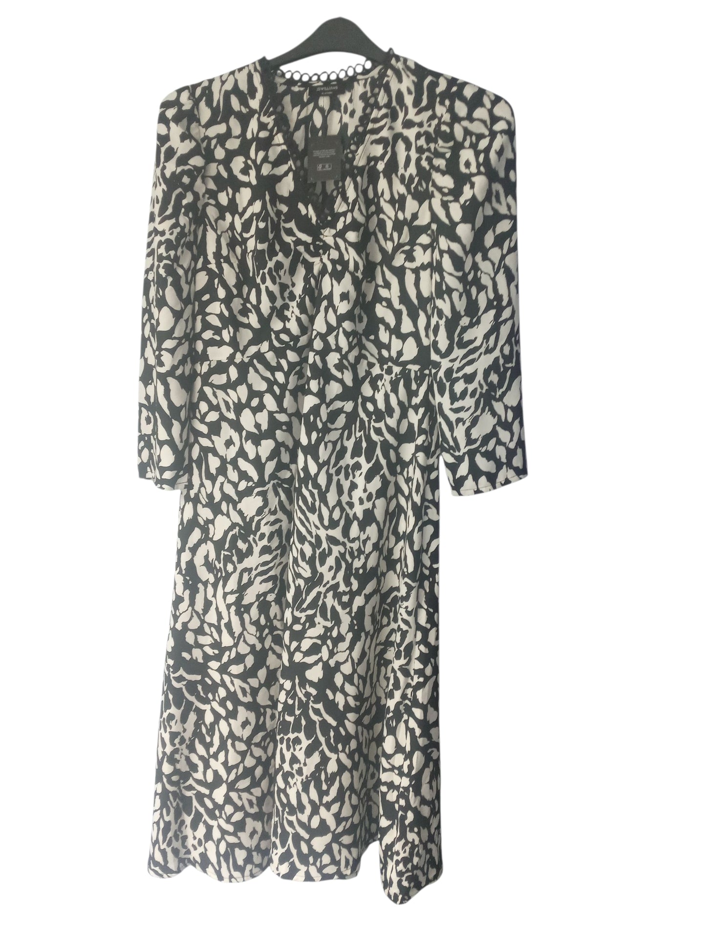Mono Print Lace V Neck Dress